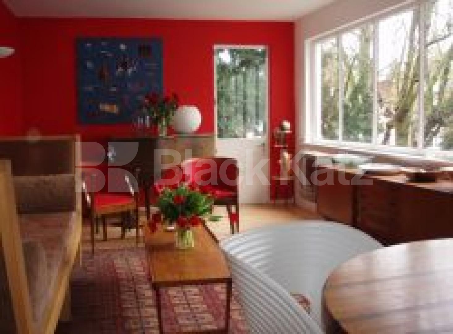 			Wondeful apartment in this landmark listed building. Inclusive of Heating!, 3 Bedroom, 1 bath, 1 reception Serviced Apartments			 Highpoint, North Hill, HIGHGATE